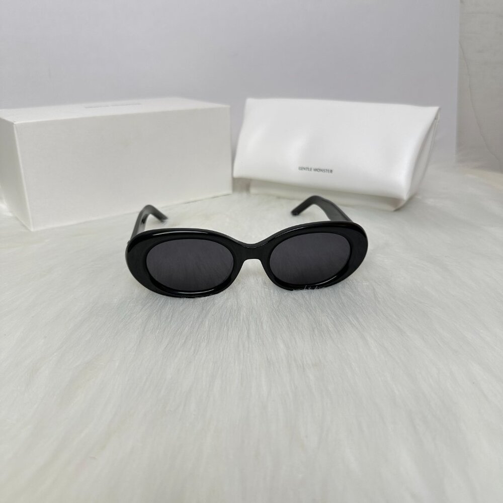 GENTLE MONSTER Sleek Black Oval Sunglasses